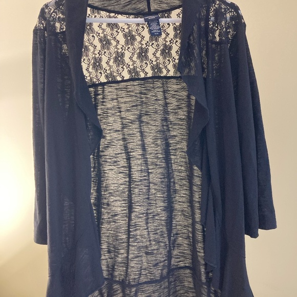 BLACK SHRUG WITH LACE - Picture 2 of 3